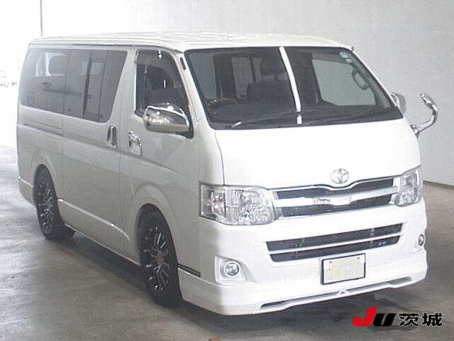 TOYOTA HIACE VAN