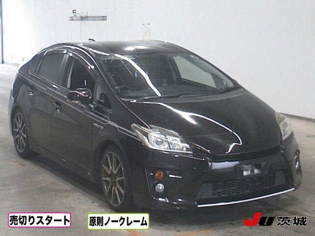 TOYOTA PRIUS — фото