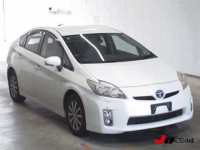 TOYOTA PRIUS — фото