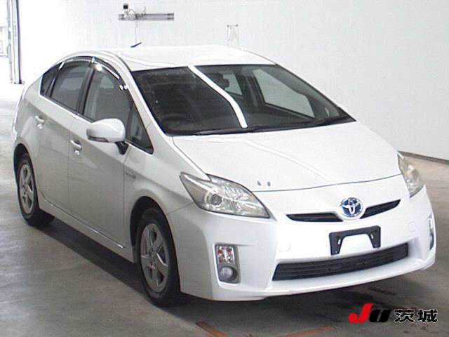 TOYOTA PRIUS — фото