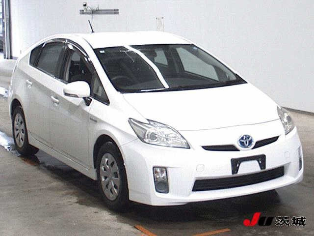 TOYOTA PRIUS — фото