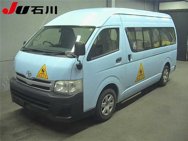 TOYOTA HIACE — фото