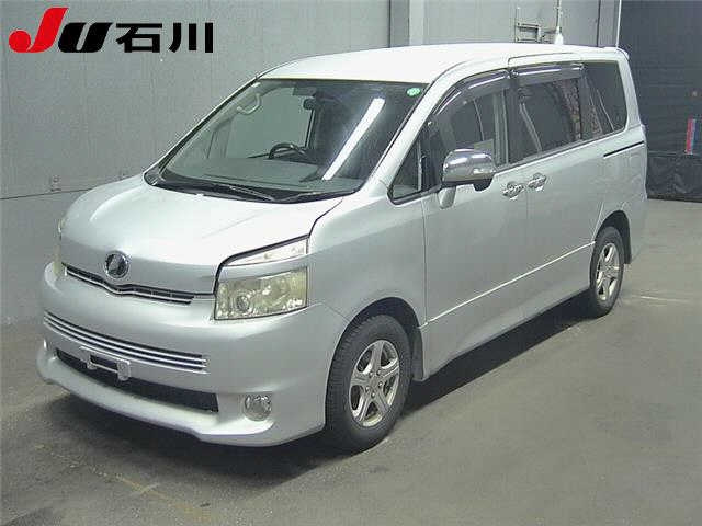 TOYOTA VOXY — фото