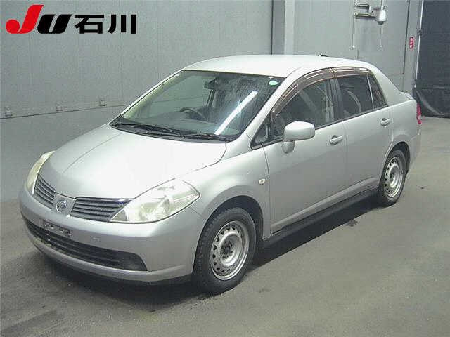 NISSAN TIIDA — фото