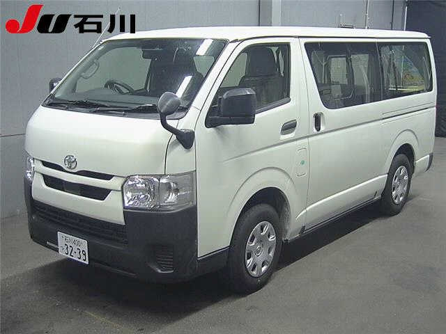 TOYOTA HIACE — фото