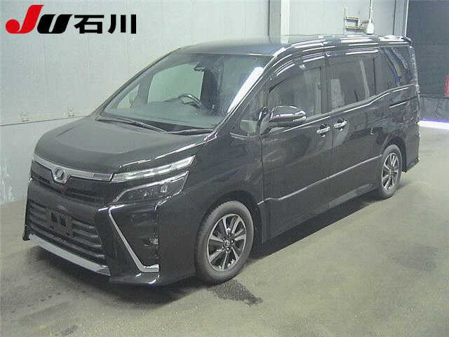 TOYOTA VOXY — фото