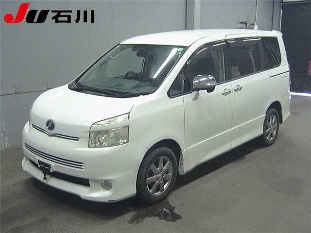 TOYOTA VOXY — фото