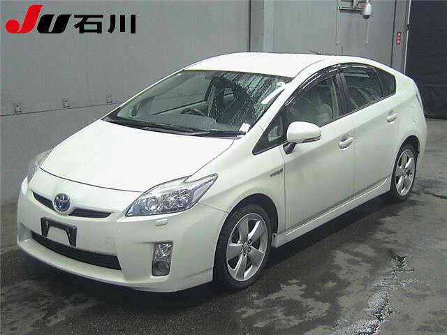 TOYOTA PRIUS — фото