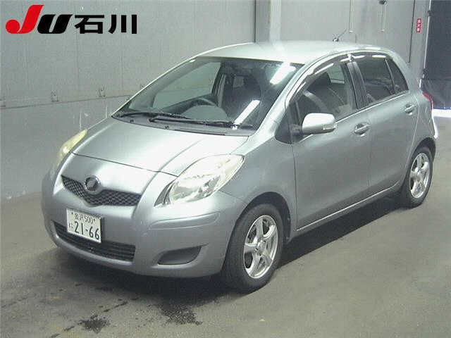 TOYOTA VITZ — фото
