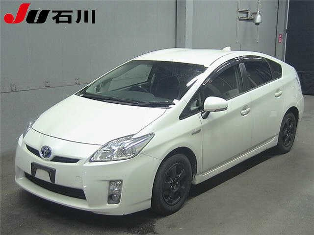 TOYOTA PRIUS — фото