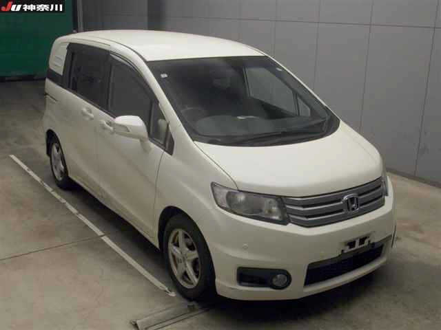 HONDA FREED — фото