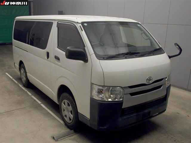 TOYOTA HIACE — фото
