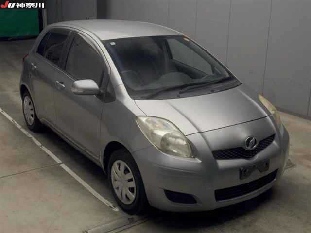 TOYOTA VITZ — фото