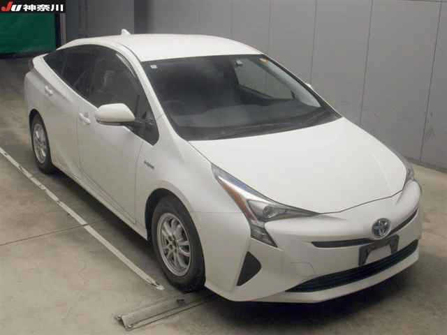 TOYOTA PRIUS — фото