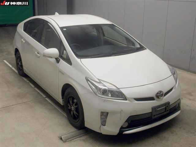 TOYOTA PRIUS — фото