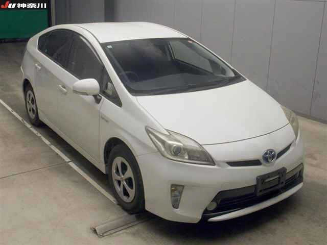 TOYOTA PRIUS — фото