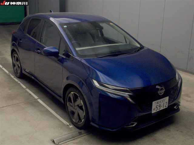 NISSAN AURA — фото