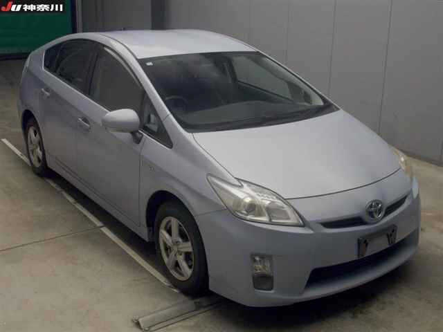 TOYOTA PRIUS — фото