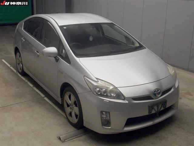 TOYOTA PRIUS — фото