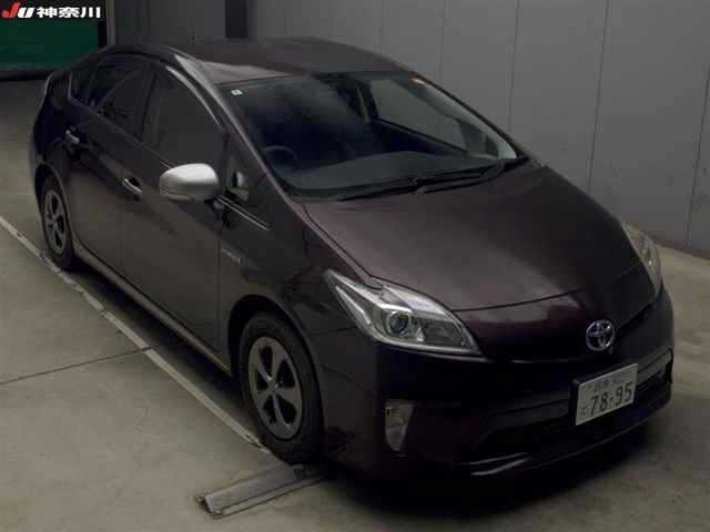 TOYOTA PRIUS — фото