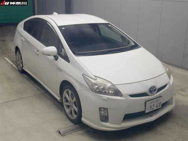 TOYOTA PRIUS — фото