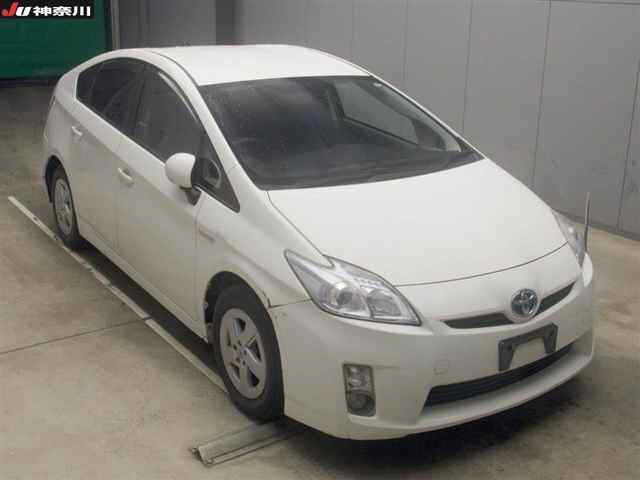 TOYOTA PRIUS — фото