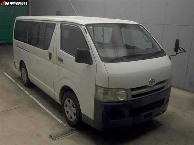 TOYOTA HIACE — фото