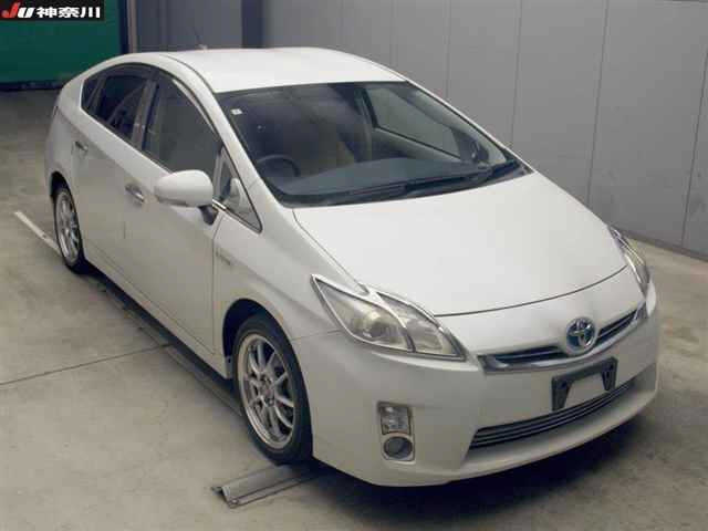 TOYOTA PRIUS — фото