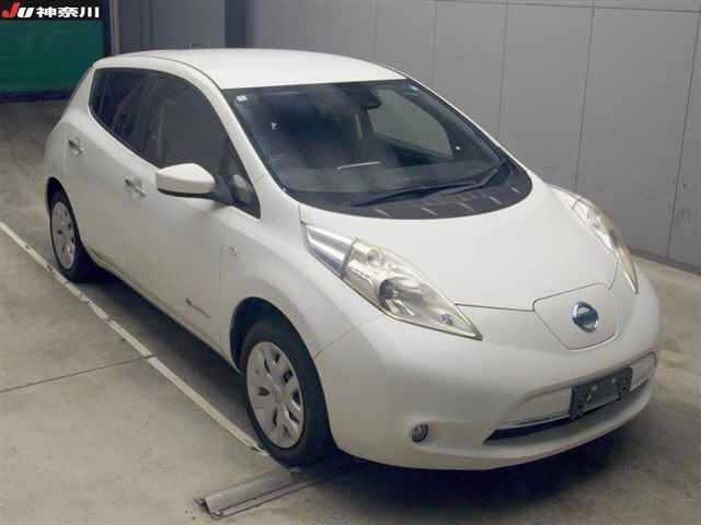 NISSAN LEAF — фото