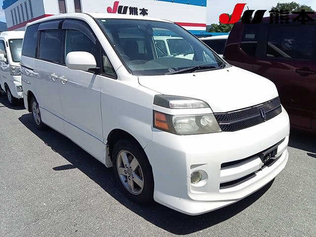 TOYOTA VOXY — фото