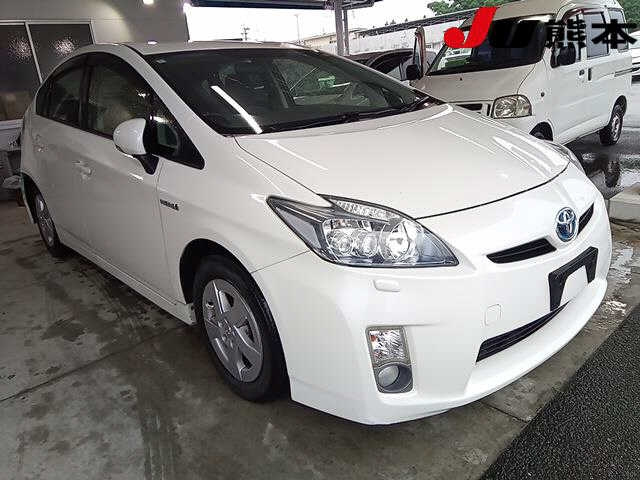 TOYOTA PRIUS — фото