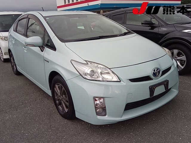 TOYOTA PRIUS — фото