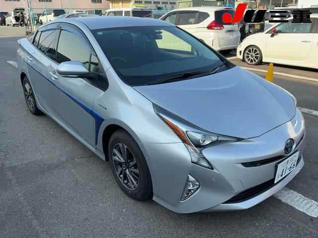 TOYOTA PRIUS — фото