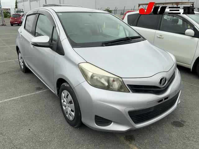 TOYOTA VITZ — фото