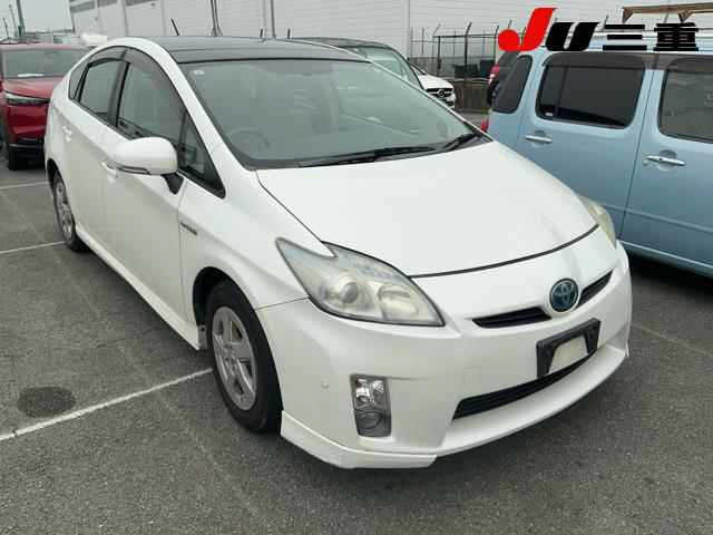 TOYOTA PRIUS — фото