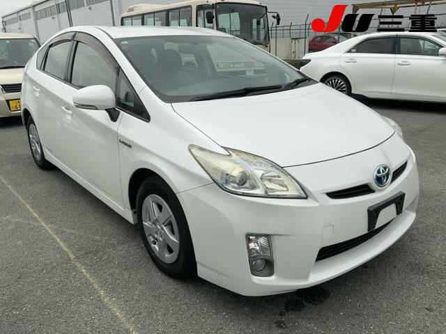 TOYOTA PRIUS — фото