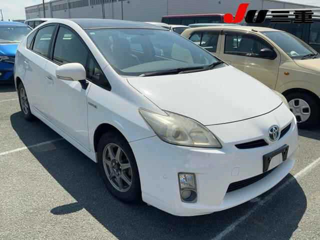 TOYOTA PRIUS — фото