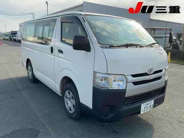TOYOTA HIACE — фото