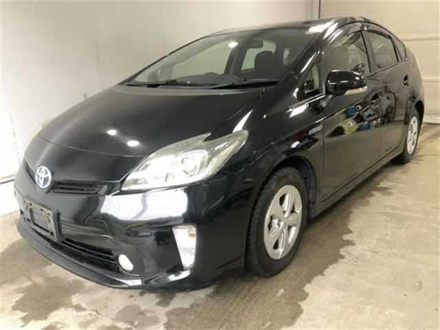 TOYOTA PRIUS — фото