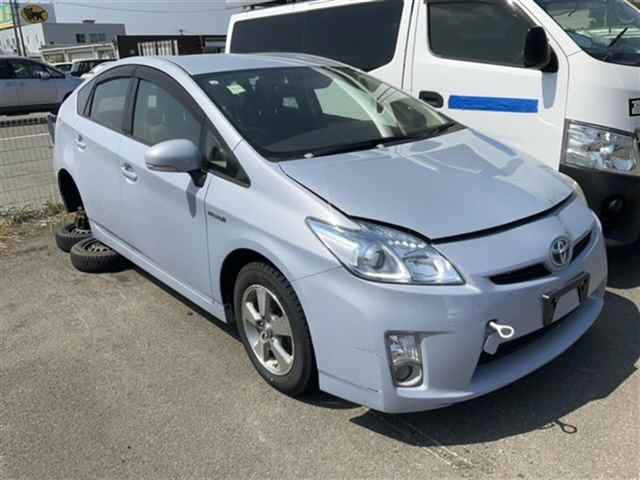 TOYOTA PRIUS — фото