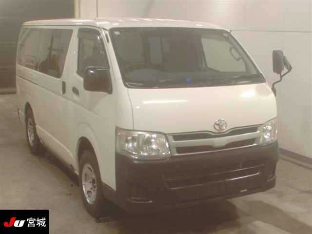 TOYOTA HIACE — фото