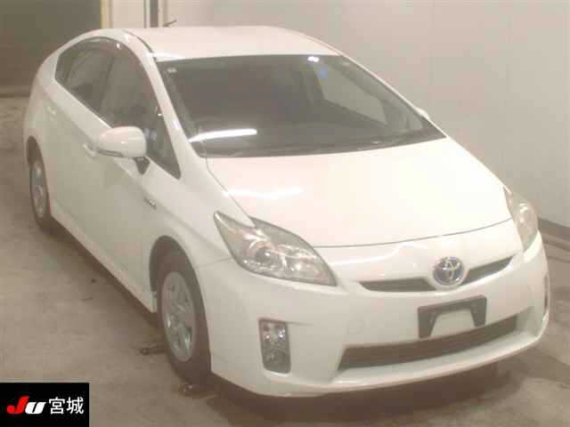 TOYOTA PRIUS — фото