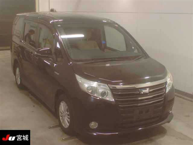 TOYOTA NOAH — фото