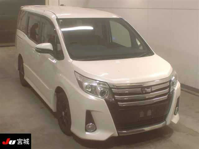 TOYOTA NOAH — фото