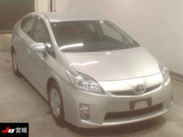 TOYOTA PRIUS — фото