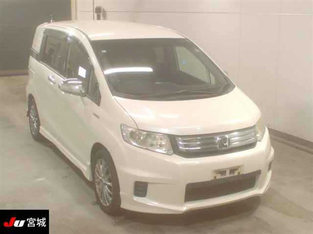 HONDA FREED — фото