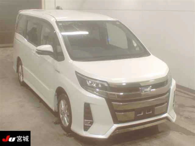 TOYOTA NOAH — фото