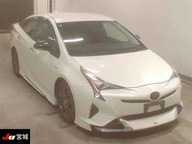 TOYOTA PRIUS — фото