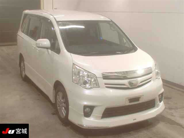 TOYOTA NOAH — фото