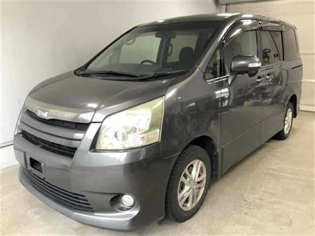 TOYOTA NOAH — фото